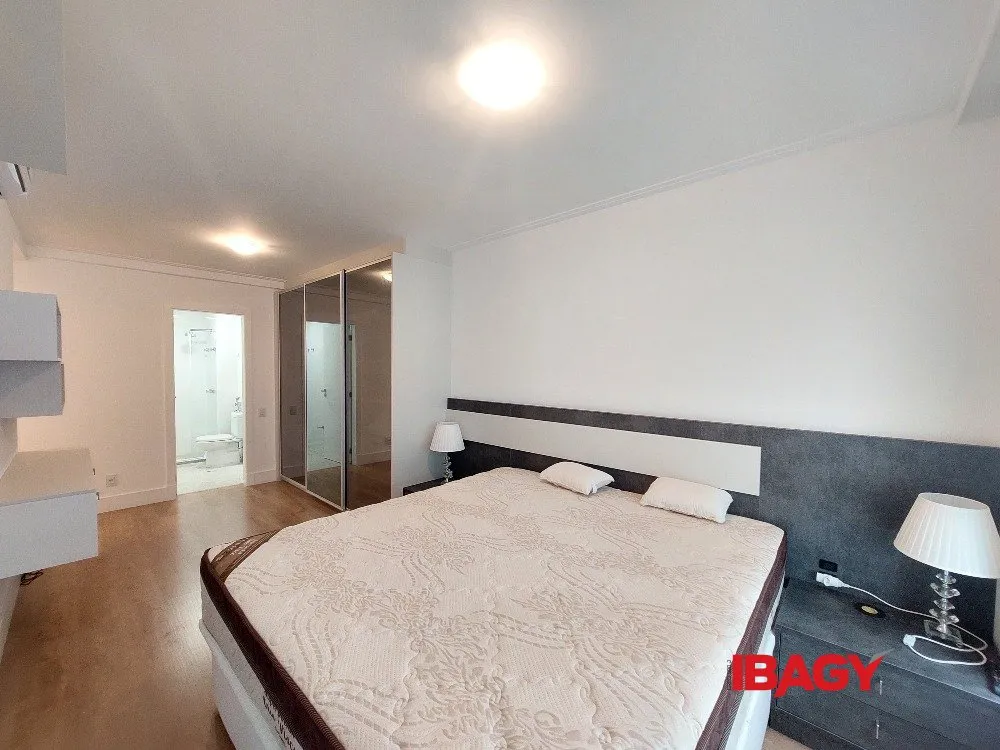 Furnished 2-suite apartment with enclosed balcony — photo 28
