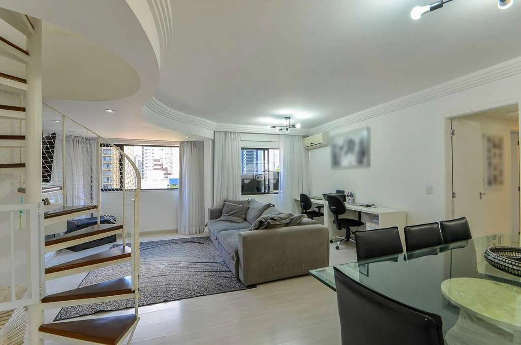213 m² apartment with 3 bedrooms and 2 bathrooms — photo 3
