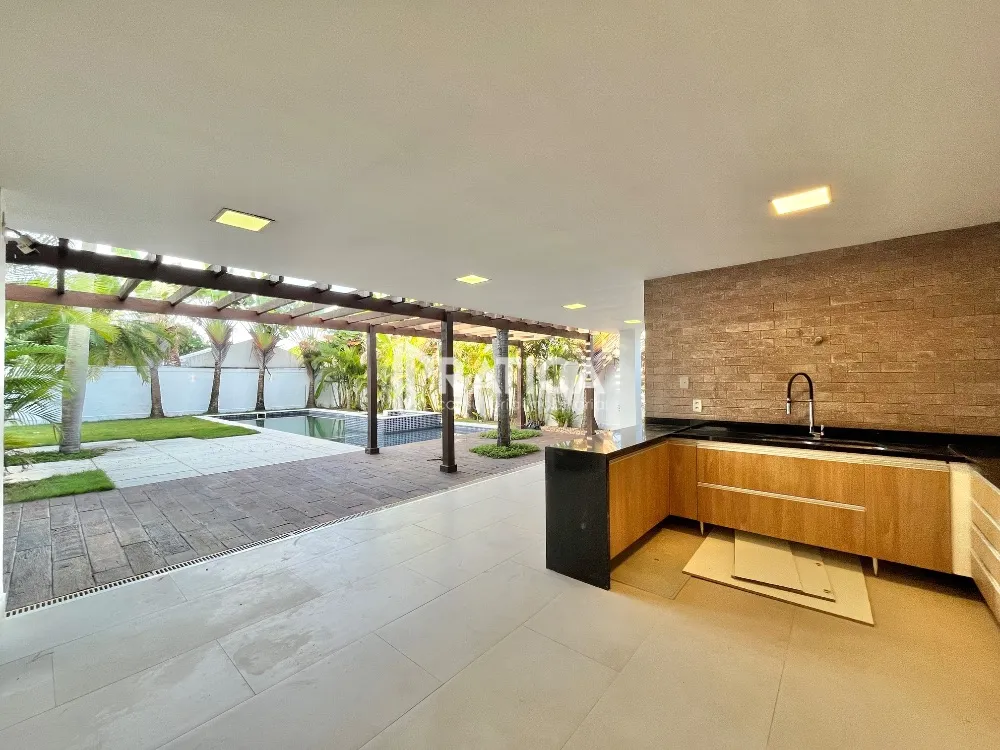 House with 5 bedrooms and an open-plan kitchen — photo 20