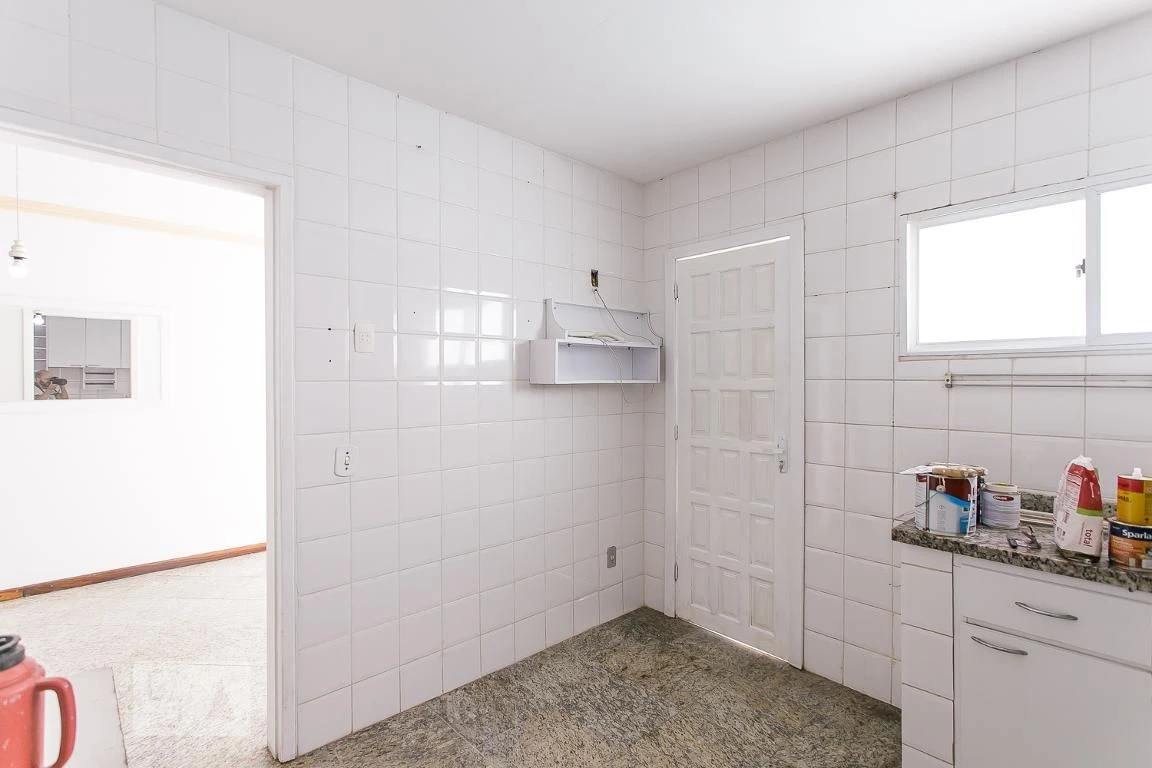 4-bedroom house with a bathtub — photo 21