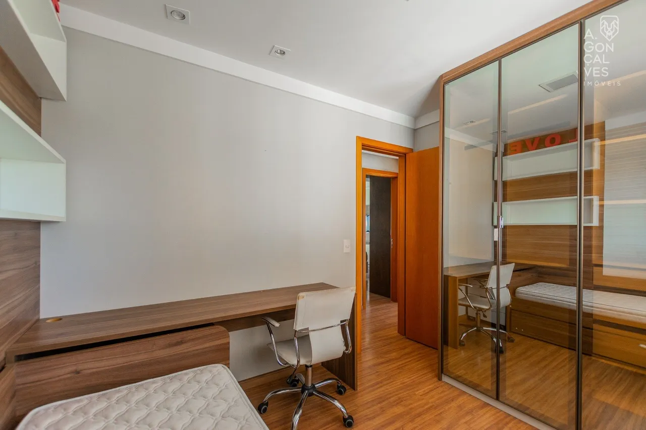 Furnished apartment with 3 bedrooms and open-plan kitchen — photo 9