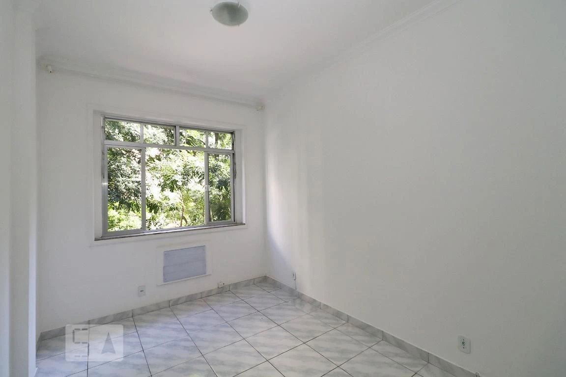 Apartamento de 1 quarto com piso de cerâmica e armários embutidos — photo 18