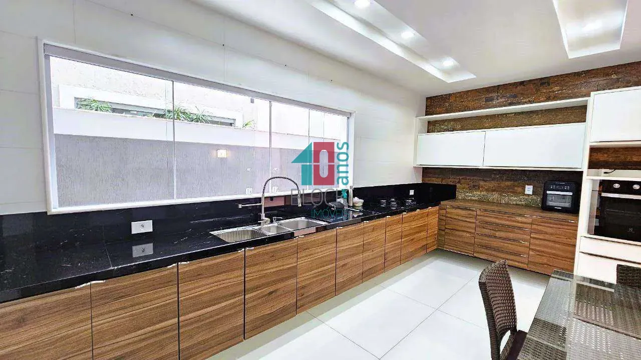 4-bedroom apartment with private garden and 364 m² — photo 40