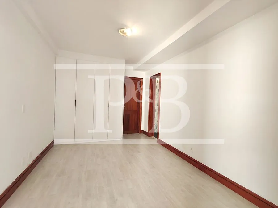 Apartamento com 4 dormitórios e closet tipo walk-in — photo 19