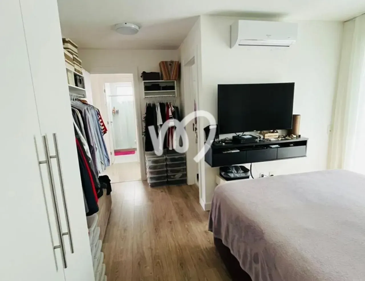 Furnished 2-bedroom apartment with open-plan kitchen — photo 11