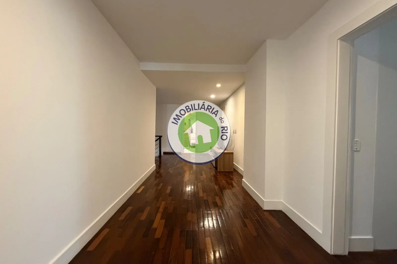 Apartamento sem mobília com 4 quartos e 5 banheiros — photo 26