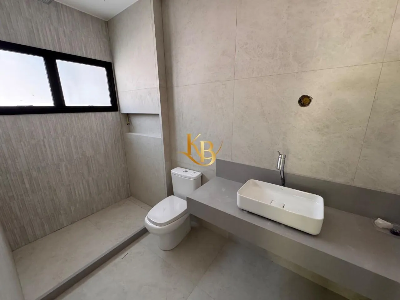 Casa com 5 quartos e área de piscina ao ar livre — photo 38