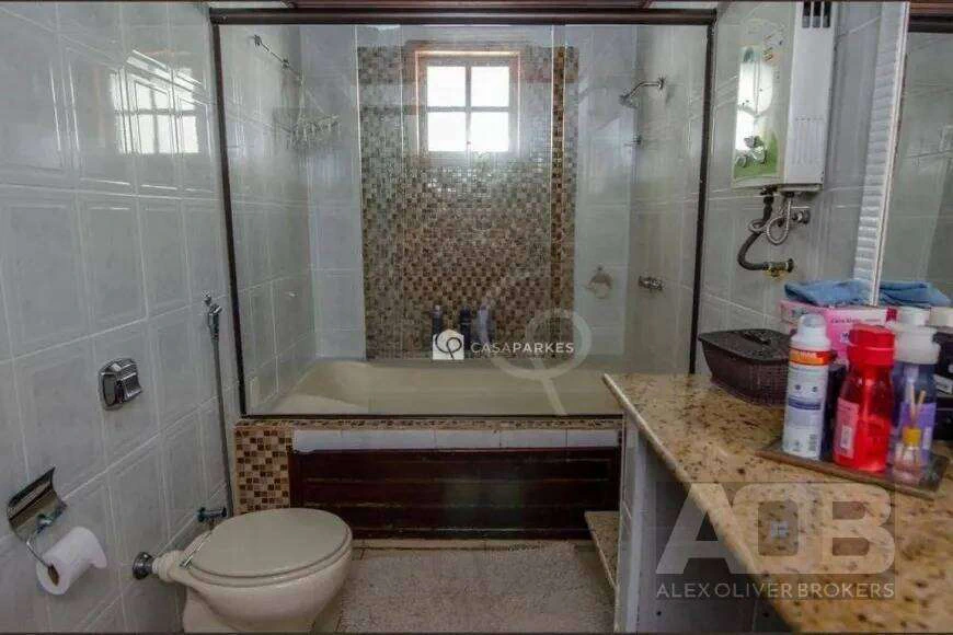 Furnished 3-suite house with 250 m² and 5 baths — photo 17