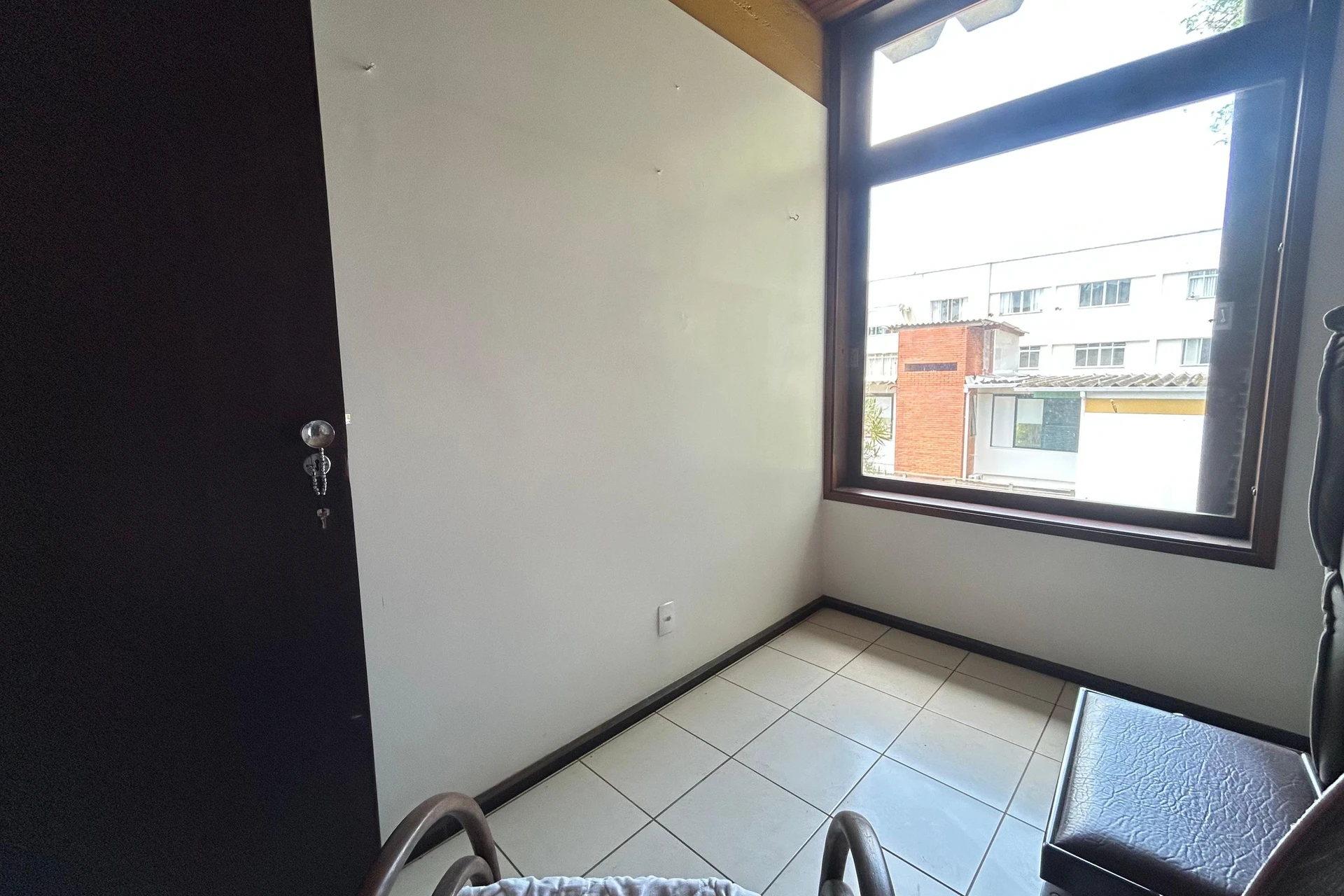 300 m² house with a jacuzzi and a bathtub — photo 29