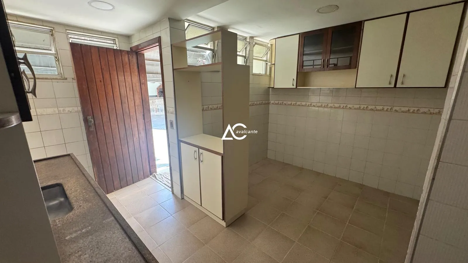 Furnished duplex house with 4 bedrooms and 600 m² — photo 22