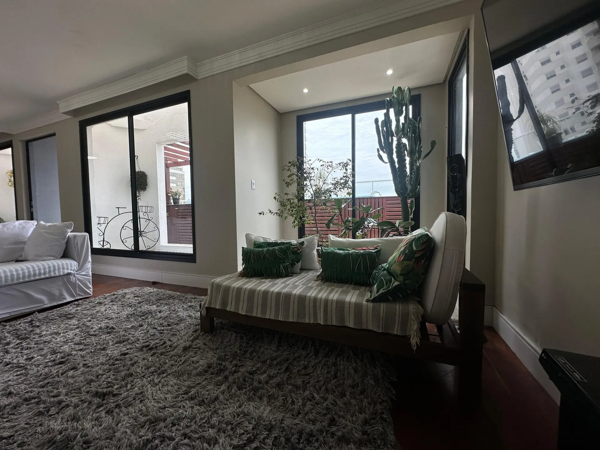 Furnished apartment, 429 m², with floor-to-ceiling windows — photo 22