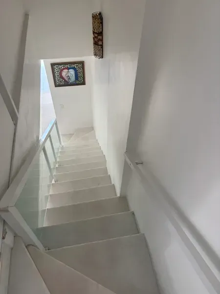 Apartamento sem mobília com cozinha americana a gás — photo 31