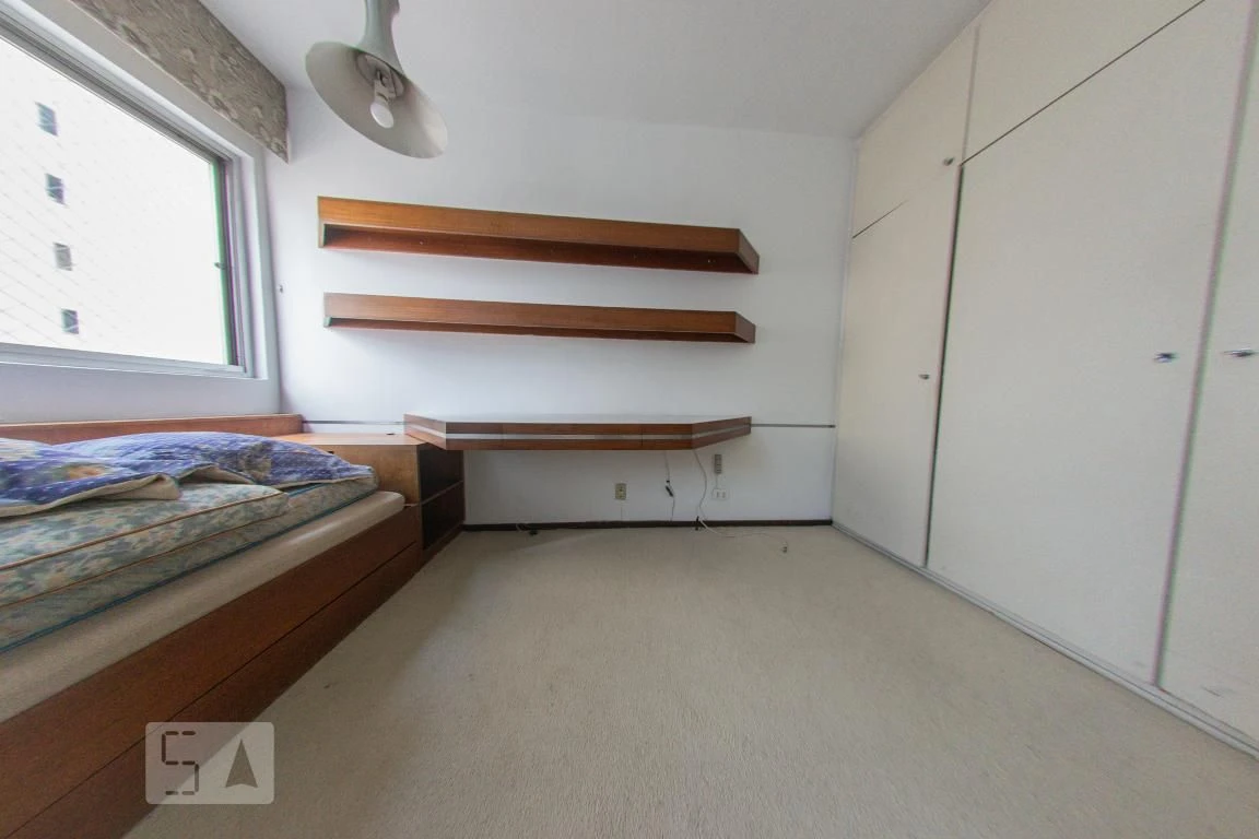 4-bedroom apartment with a walk-in closet — photo 19
