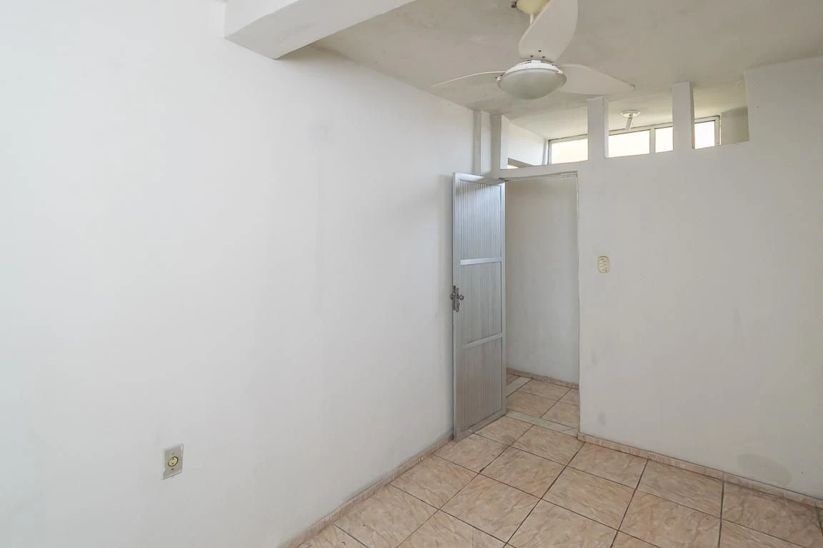 Unfurnished apartment with 2 bedrooms and a laundry area — photo 24