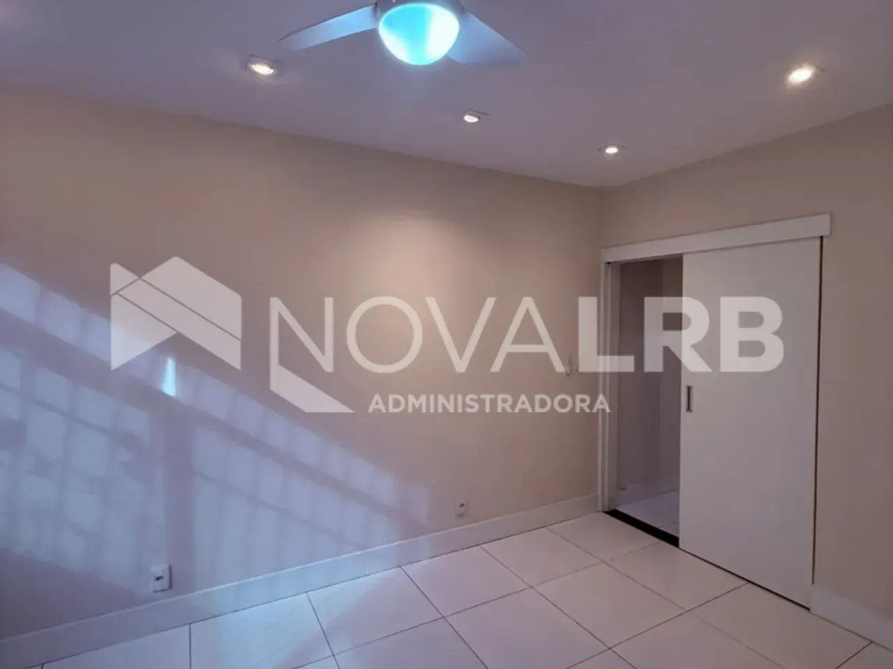 Reformed 37 m² studio with 1 bedroom and 2 bathrooms