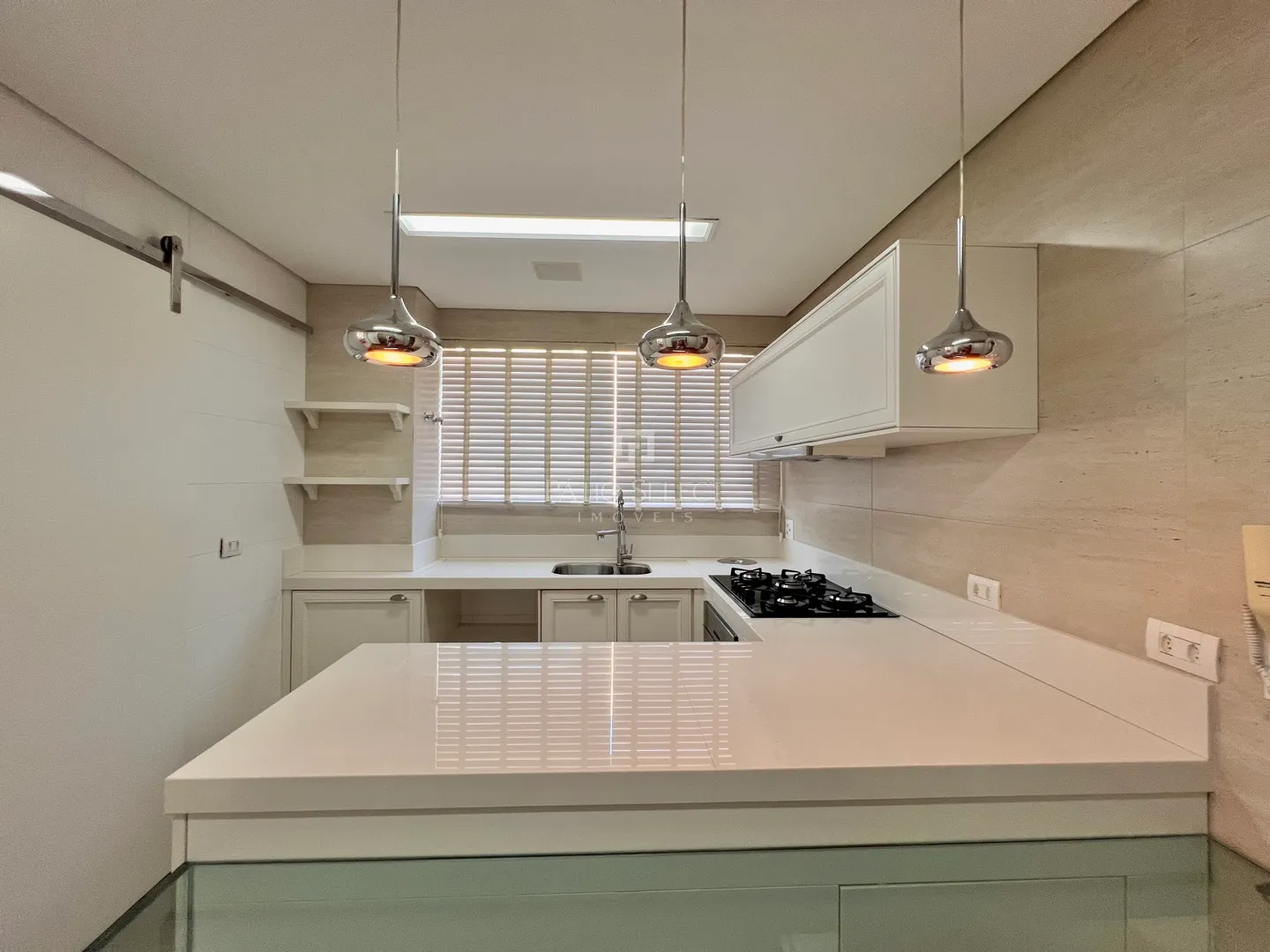 Гардеробная и 3 спальни: квартира 180 м² — photo 3
