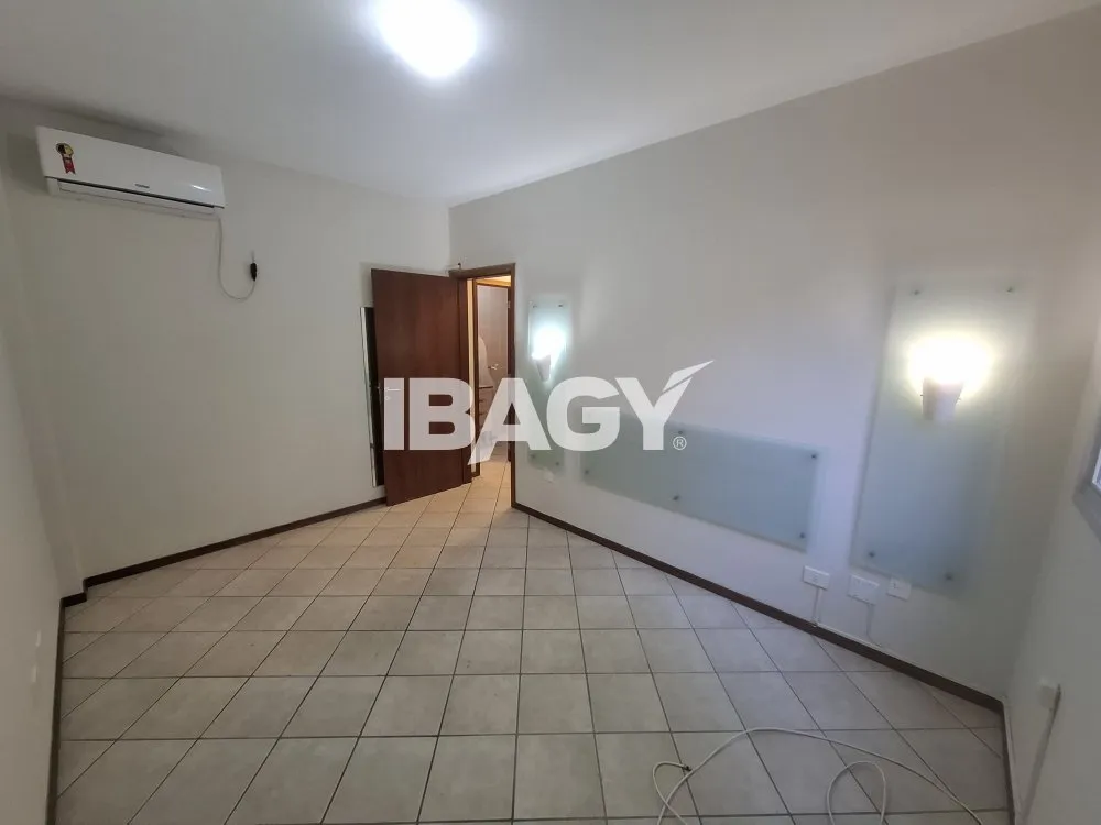 Apartamento de 2 dormitórios com piscina ao ar livre — photo 19