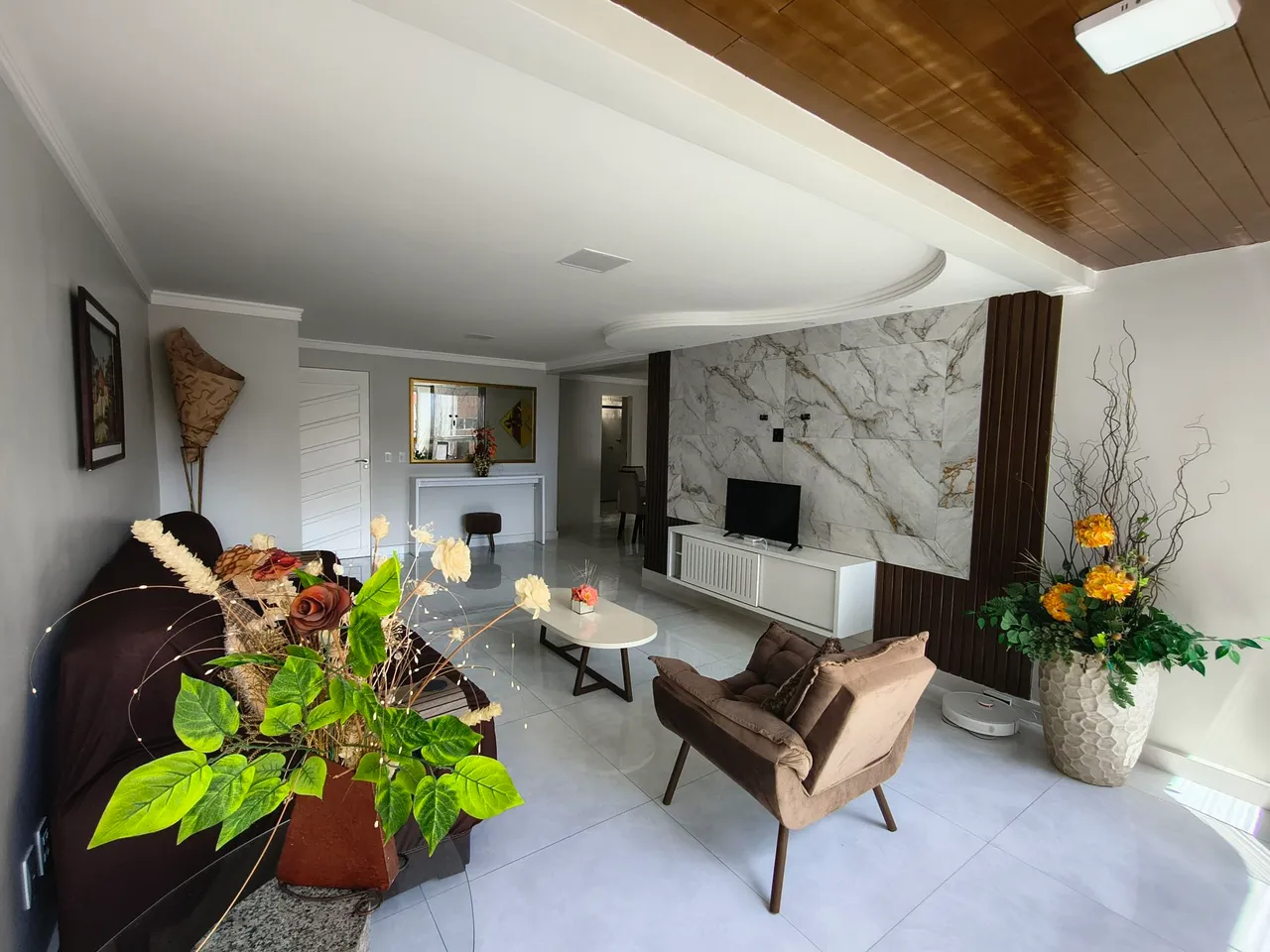 Furnished apartment, 112 m², with a glass-enclosed balcony — photo 7