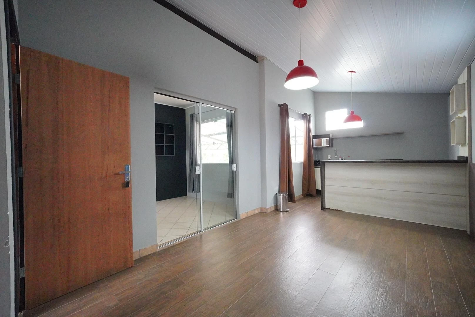 2-bedroom house with a garden — photo 2