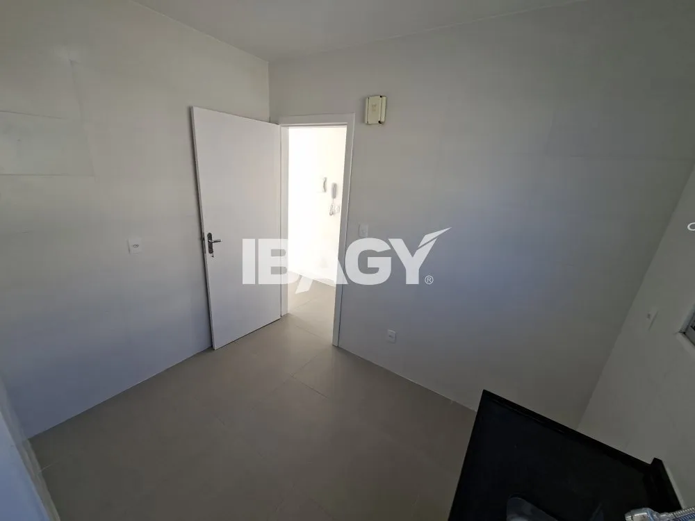 3-bedroom apartment with a half-bath and parking — photo 16