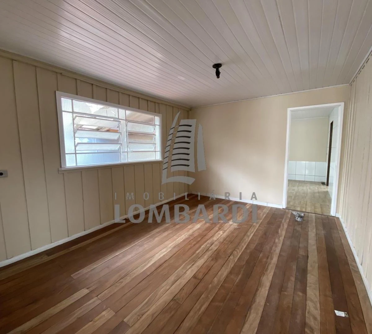 Wood or laminate floors in a 3-bedroom house, 100 m² — photo 7