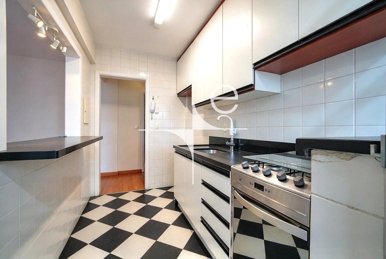 Apartment, 48 m², with wood or laminate floors — photo 5