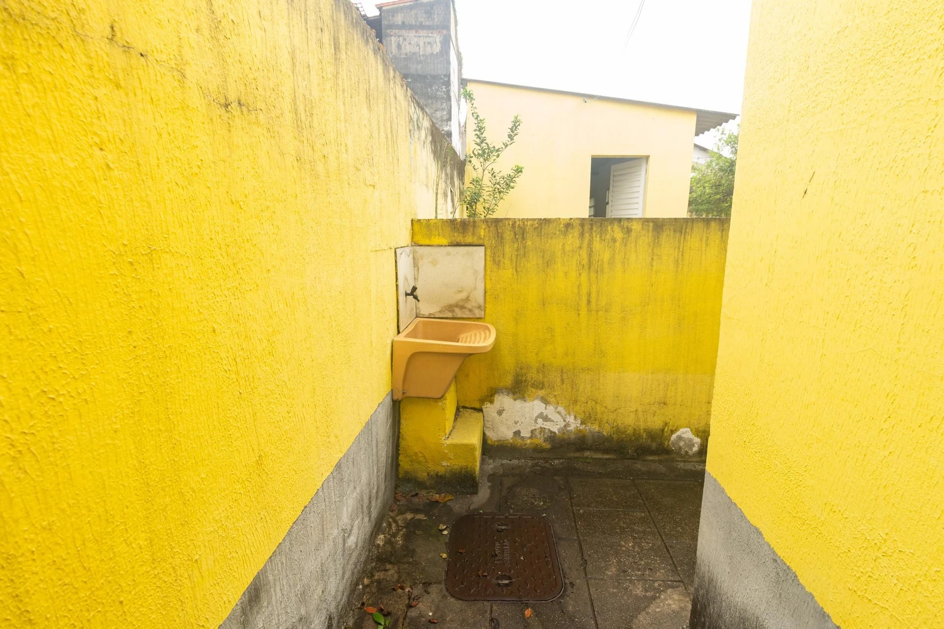4-bedroom rental house with private garden and parking — photo 20
