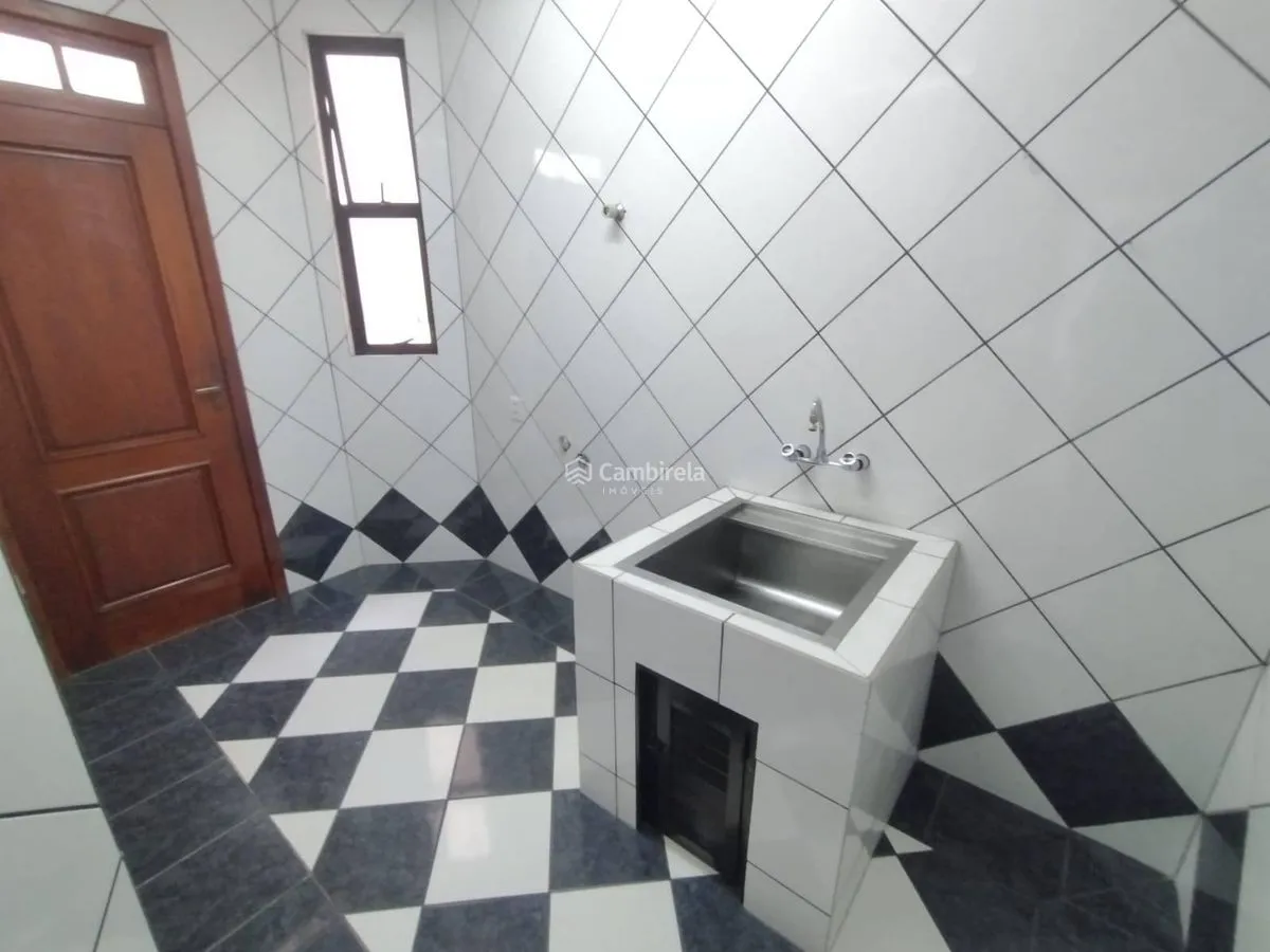 House with 4 bedrooms and 311 m² with 2 en-suites — photo 41