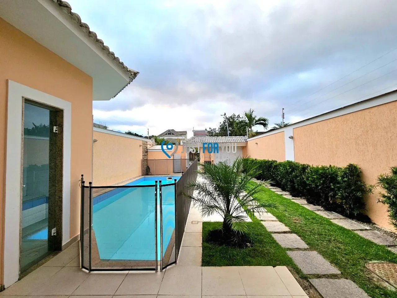 House with 5 bedrooms, 300 m² and a closed gas kitchen — photo 16