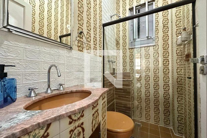 Apartamento de 2 quartos com piso de madeira ou laminado — photo 8