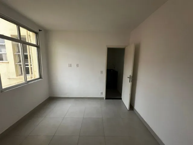 Apartment with 2 bedrooms and a glass shower enclosure