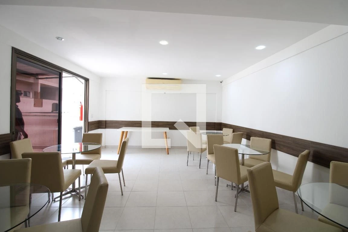 Furnished 2-bedroom apartment with glass balcony — photo 23