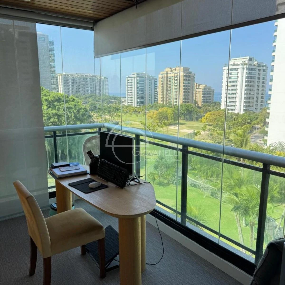 Furnished 4-bedroom apartment with a real home office desk — photo 26