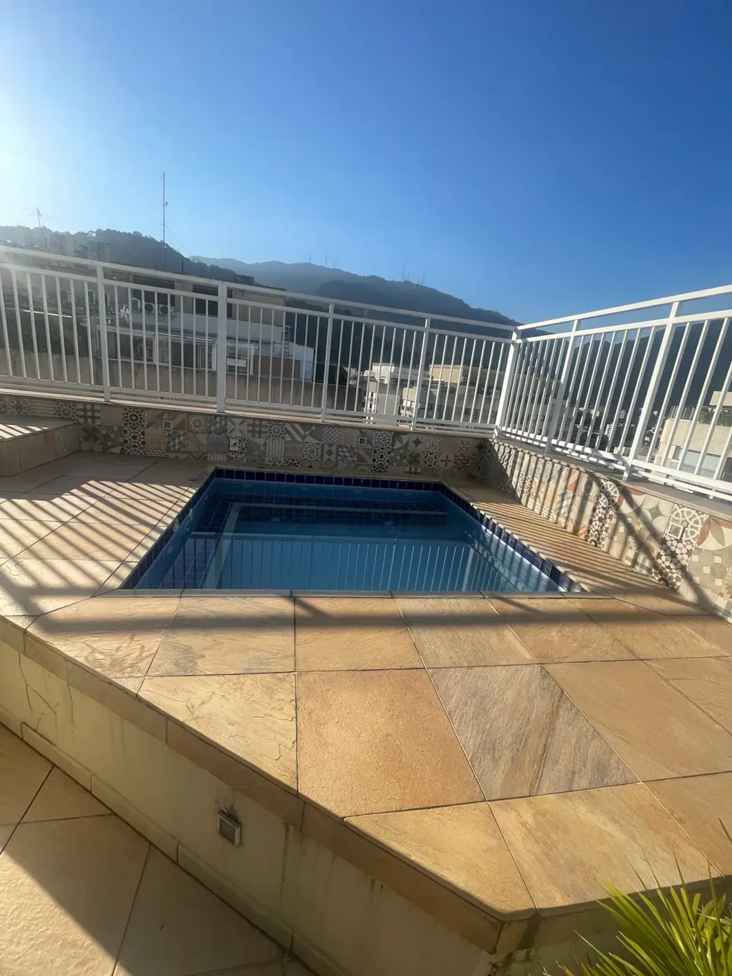 Furnished apartment with 4 bedrooms and 4 bathrooms — photo 33