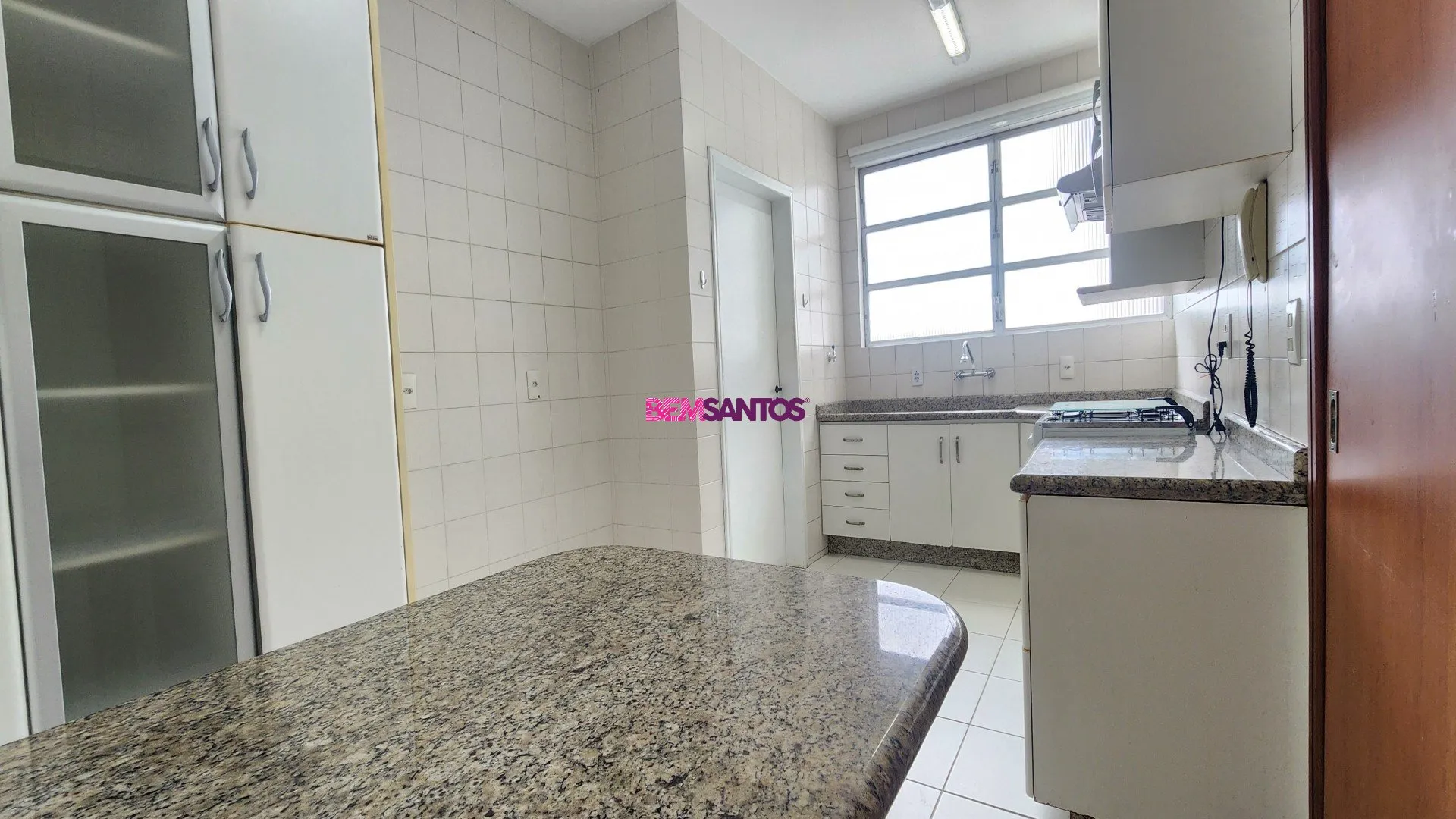 Furnished 4-bedroom apartment with a balcony — photo 5