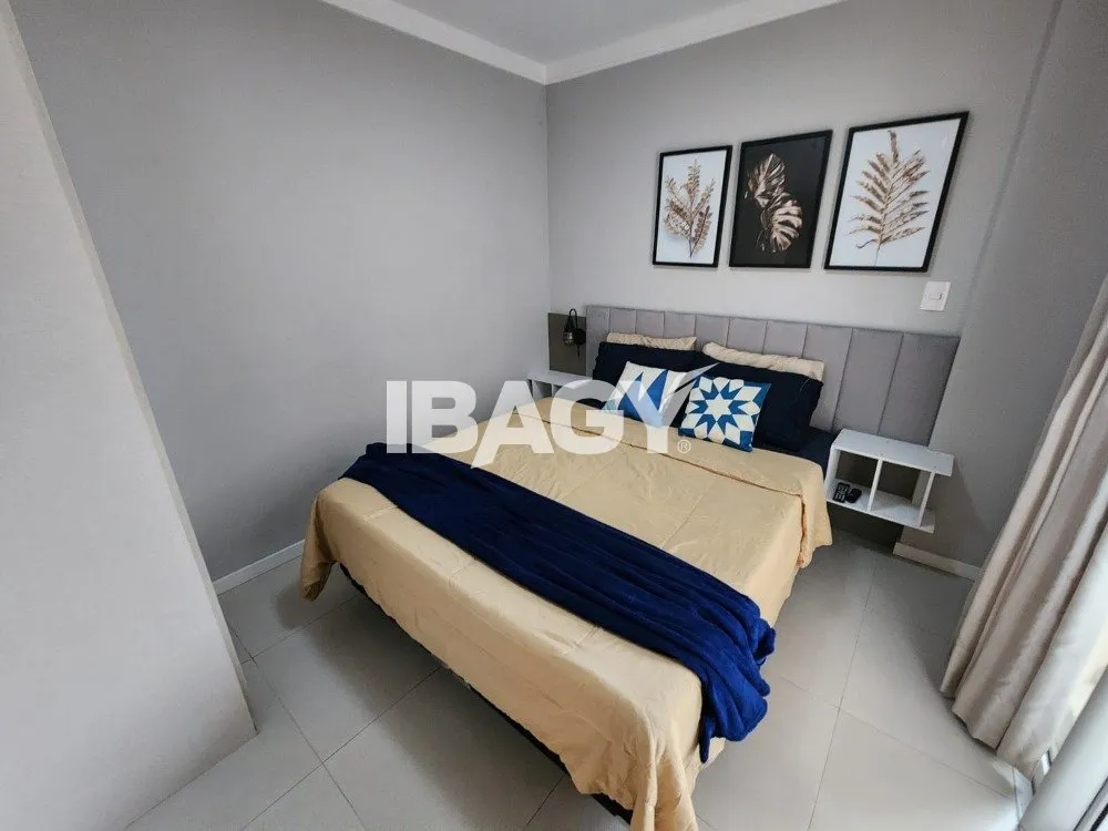 1-bedroom apartment with an open-plan kitchen — photo 11