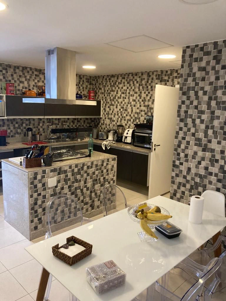 Renovated apartment with 4 suites and 292 m² — photo 4