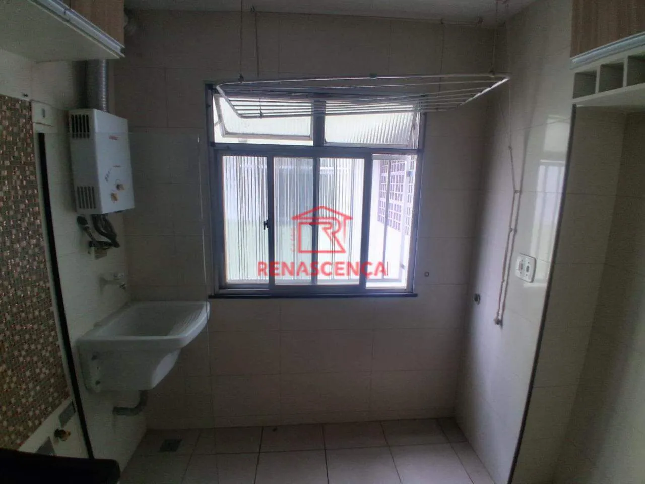 2-bedroom apartment in a building with a gym — photo 12