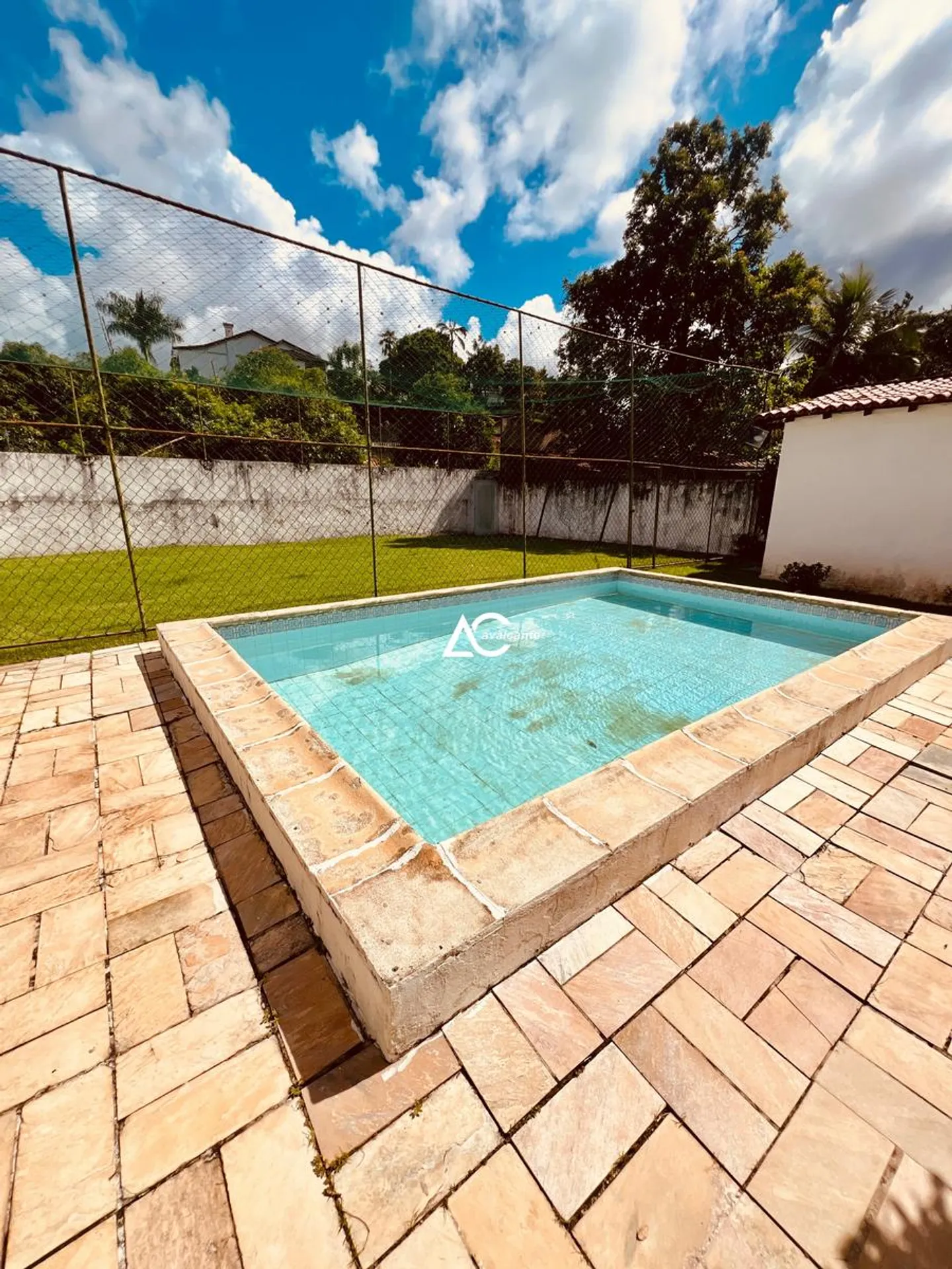 House with 5 bedrooms and 5 bathrooms plus a pool — photo 44