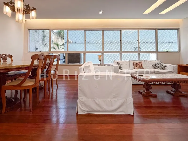 4-bedroom apartment with a home office in Rio de Janeiro