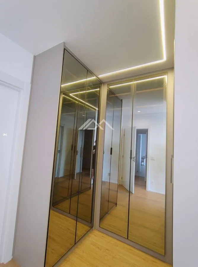 4-bedroom unfurnished apartment with glassed balcony — photo 33