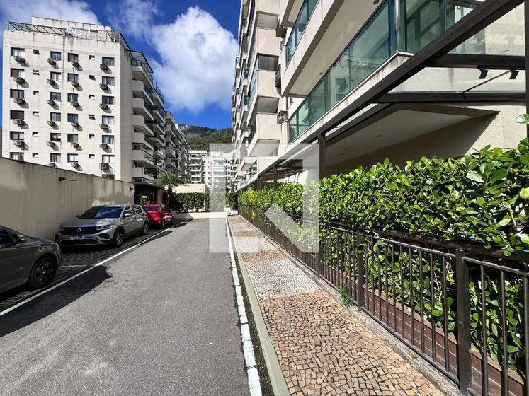 Furnished apartment, 65 m², with a glass-enclosed balcony — photo 8