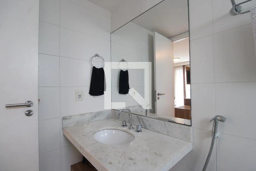 One-bedroom apartment with a mountain view in Rio de Janeiro — photo 13