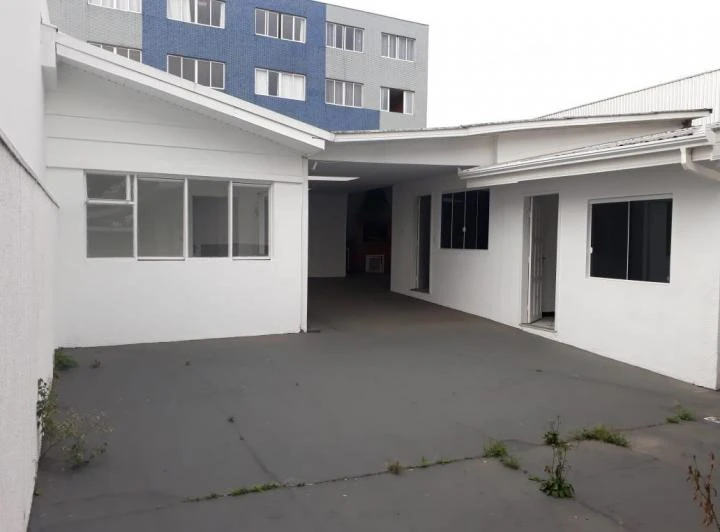 Unfurnished 460 m² house with 3 bathrooms and 10 parking spots — photo 8