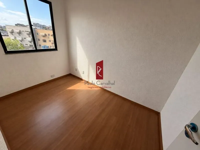Wood or laminate floors in a 2-bedroom apartment, 48 m² — photo 10