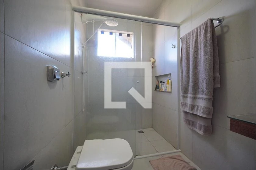 Walk-in closet in a 3-bedroom house, 225 m² — photo 36