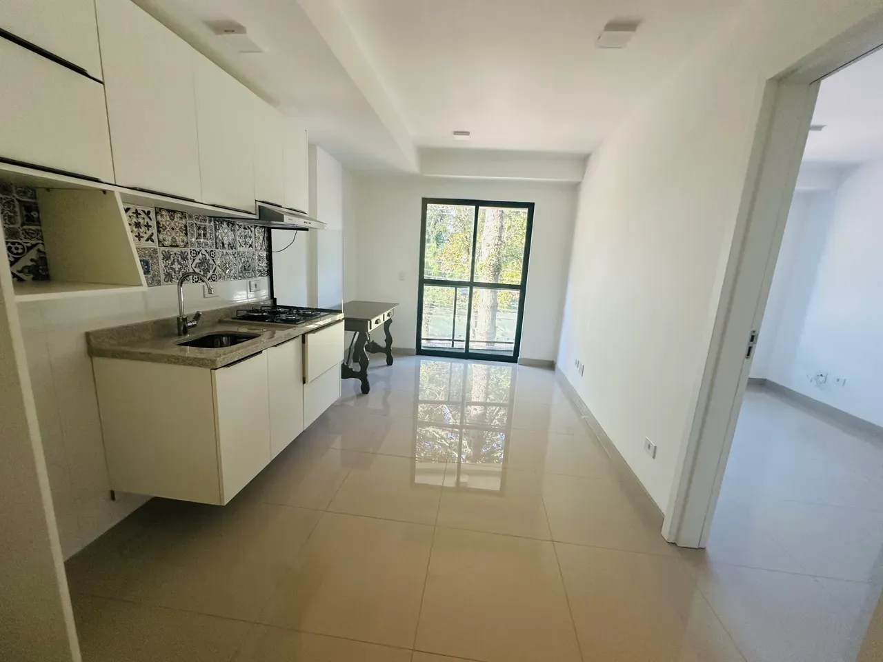 1-bedroom apartment with suite bathroom and balcony — photo 14