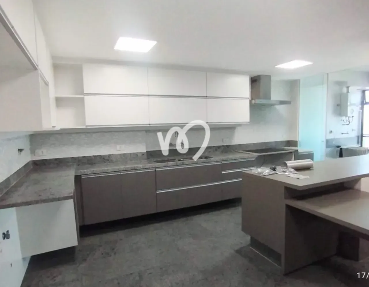Unfurnished apartment for rent with 4 bedrooms and 313 m² — photo 3