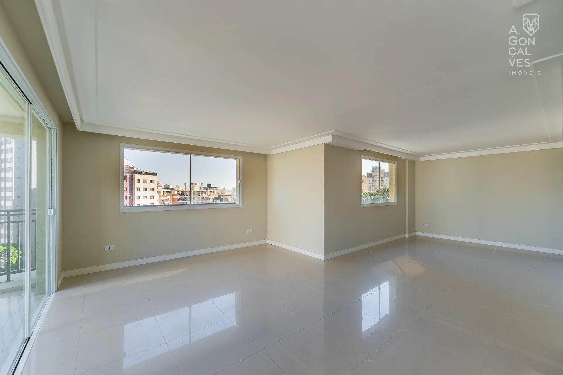 4-bedroom apartment with balcony and 3 parking spaces — photo 4