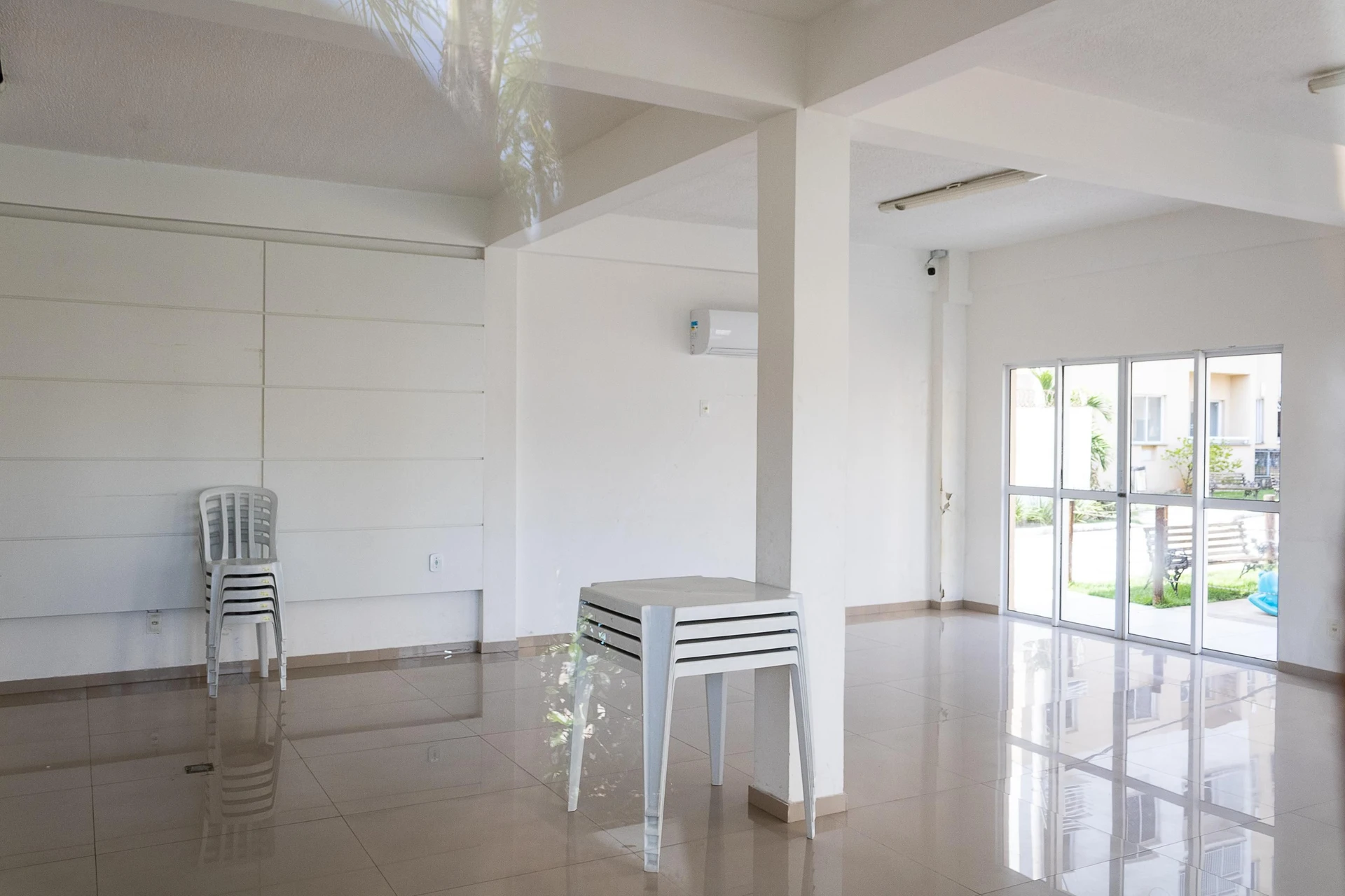 2-bedroom apartment in a building with a gym — photo 45